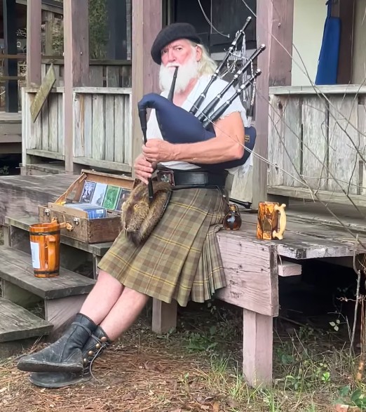 Pipe Major Steve Brownlee having fun